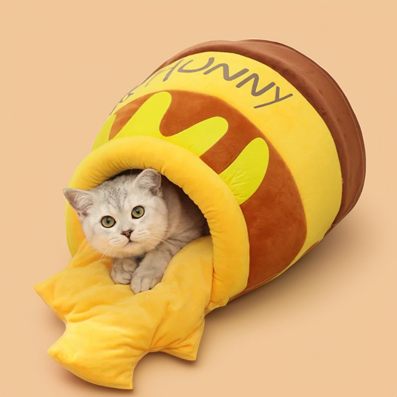 HoneySnug Hideaway: Cozy Cat Nest for All Seasons
